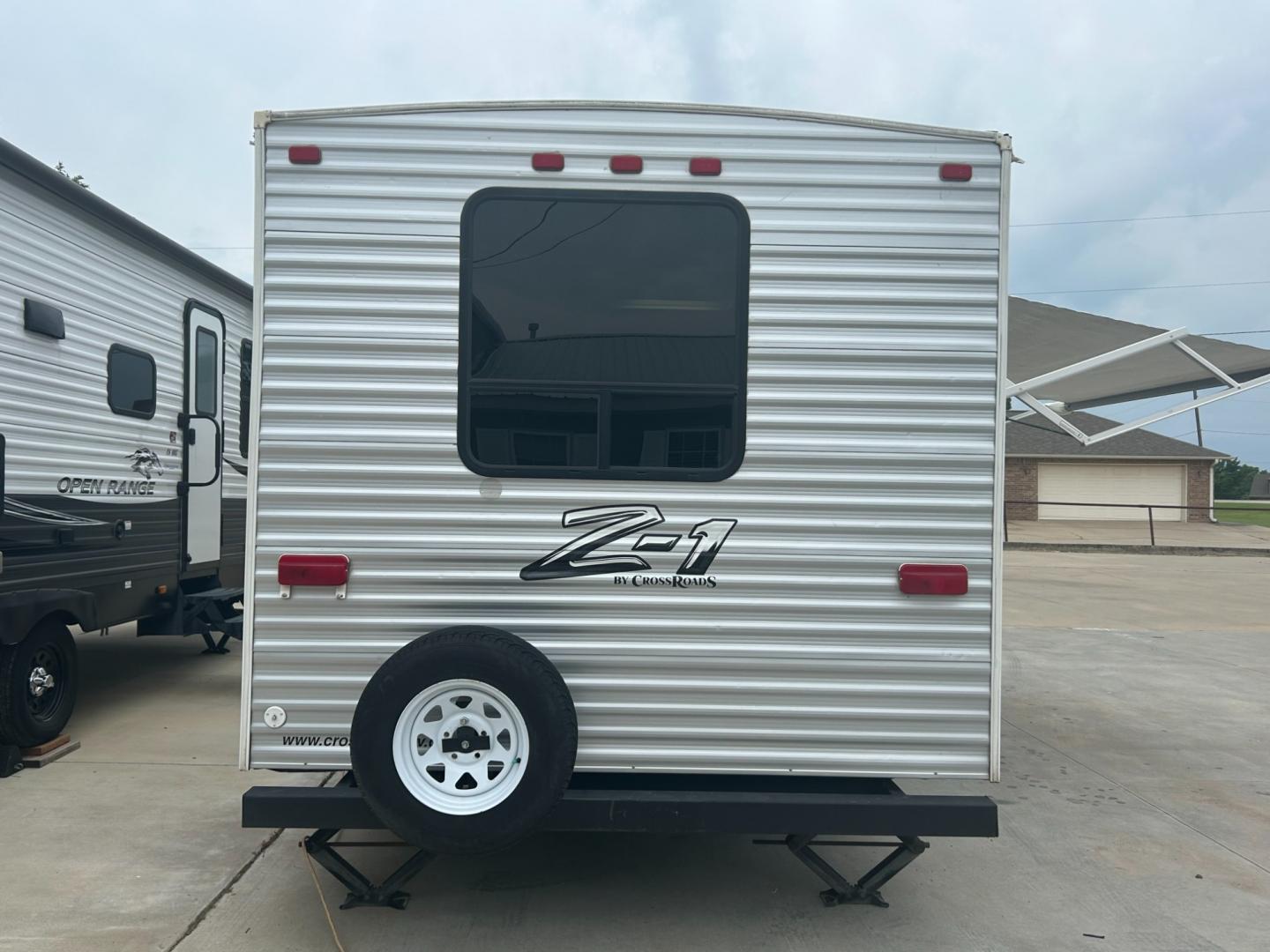 2016 Silver /TAN Crossroads RV Z-1 211RD (4V0TC2120GJ) , located at 17760 Hwy 62, Morris, OK, 74445, 35.609104, -95.877060 - CAMPING SEASON IS HERE! TAKE A LOOK AT OUR 2016 CROSSROADS Z-1. THIS CAMPER IS 25FT. THE OUTSIDE HAS A POWER AWNING, DUAL AXEL, OUTSIDE STORAGE, AND POWER HITCH. IN THE FRONT OF THE CAMPER HAS A QUEEN SIZE BED, AND OVERHEAD STORAGE. IN THE REAR OF THE CAMPER IS A BOOTH STYLE DINETTE THAT DROPS DOWN - Photo#3